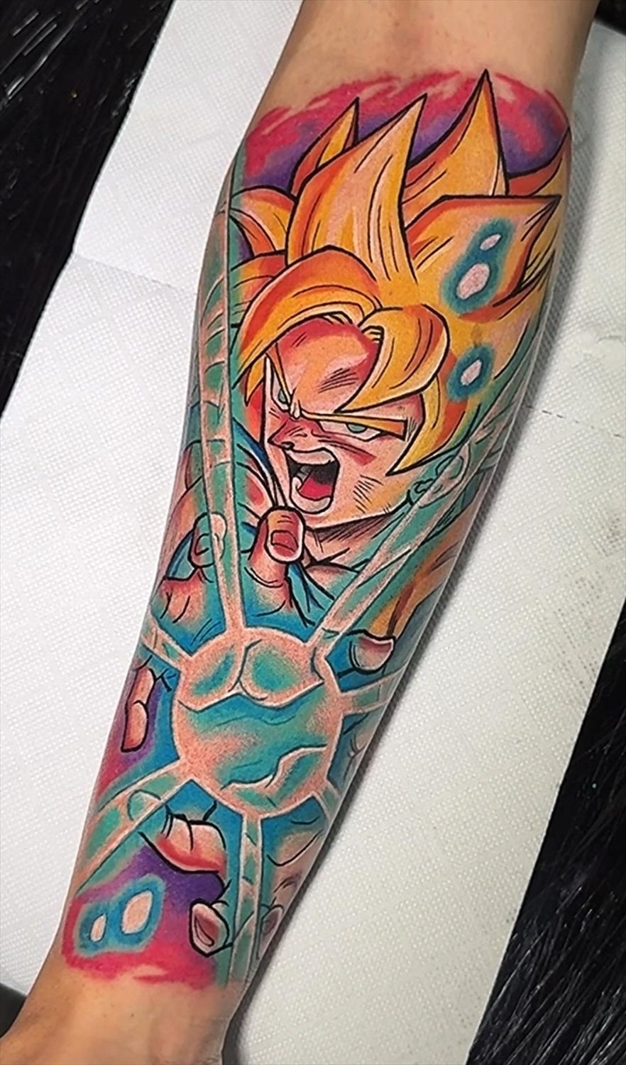 Tatuaje anime en color por Adrián en Twin Bros Tattoo