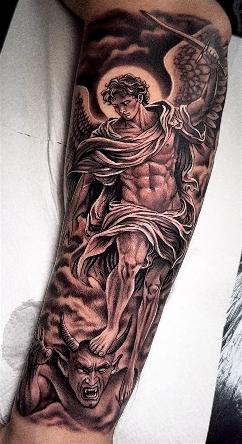 Tatuaje de realismo en blanco y negro por Adrián en Twin Bros Tattoo