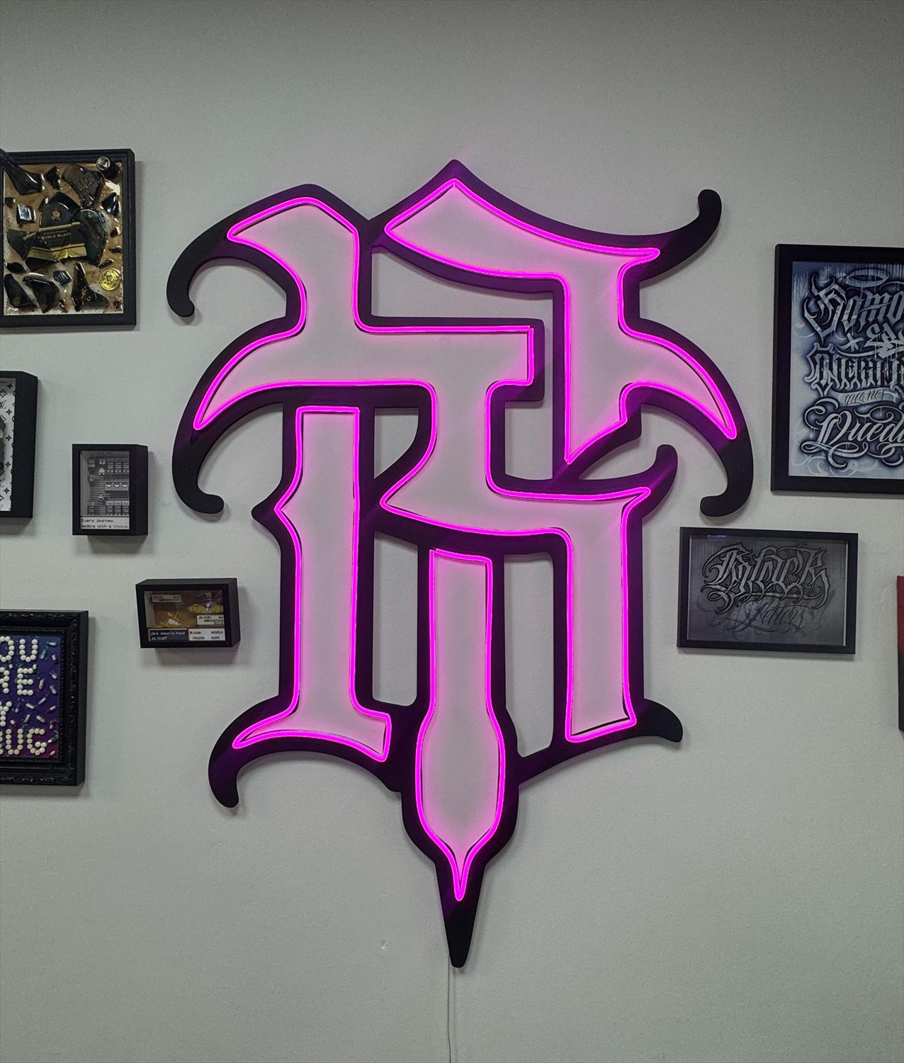 Decoración y ambiente del estudio de tatuaje Twin Bros