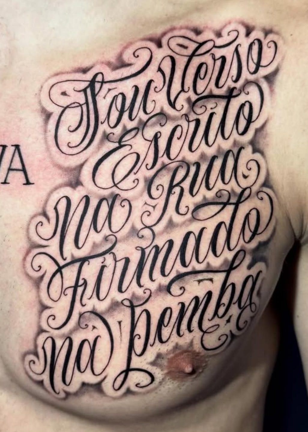 Tatuaje de lettering por Maranhas en Twin Bros Tattoo